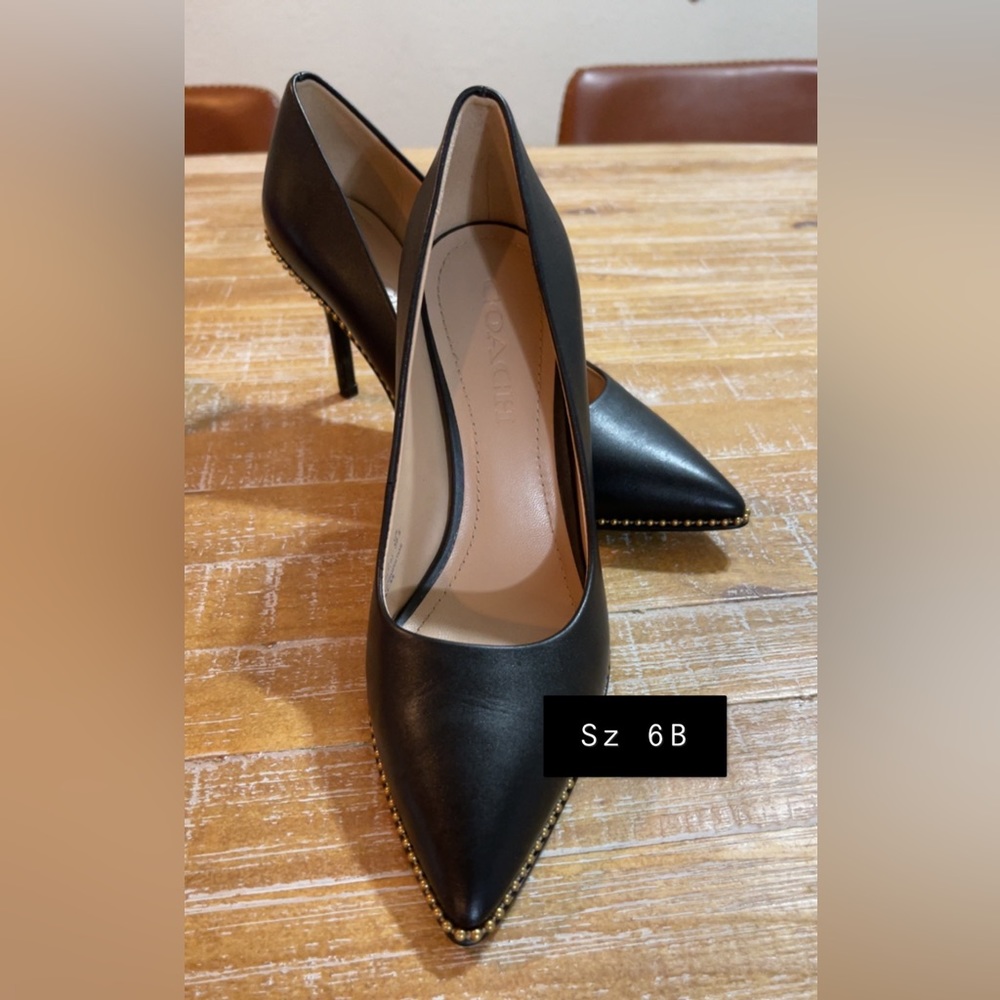 Like New Coach Leather Black Pump